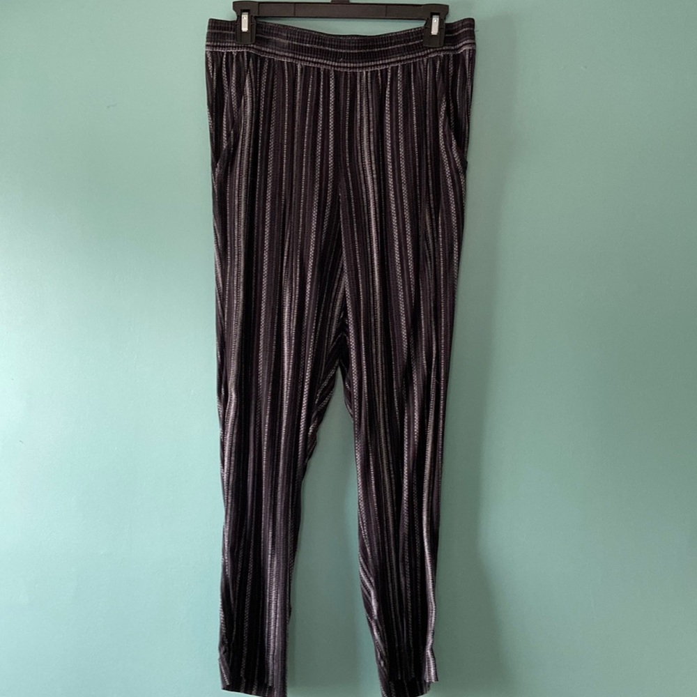 Black and white Jessica Simpson linen pants